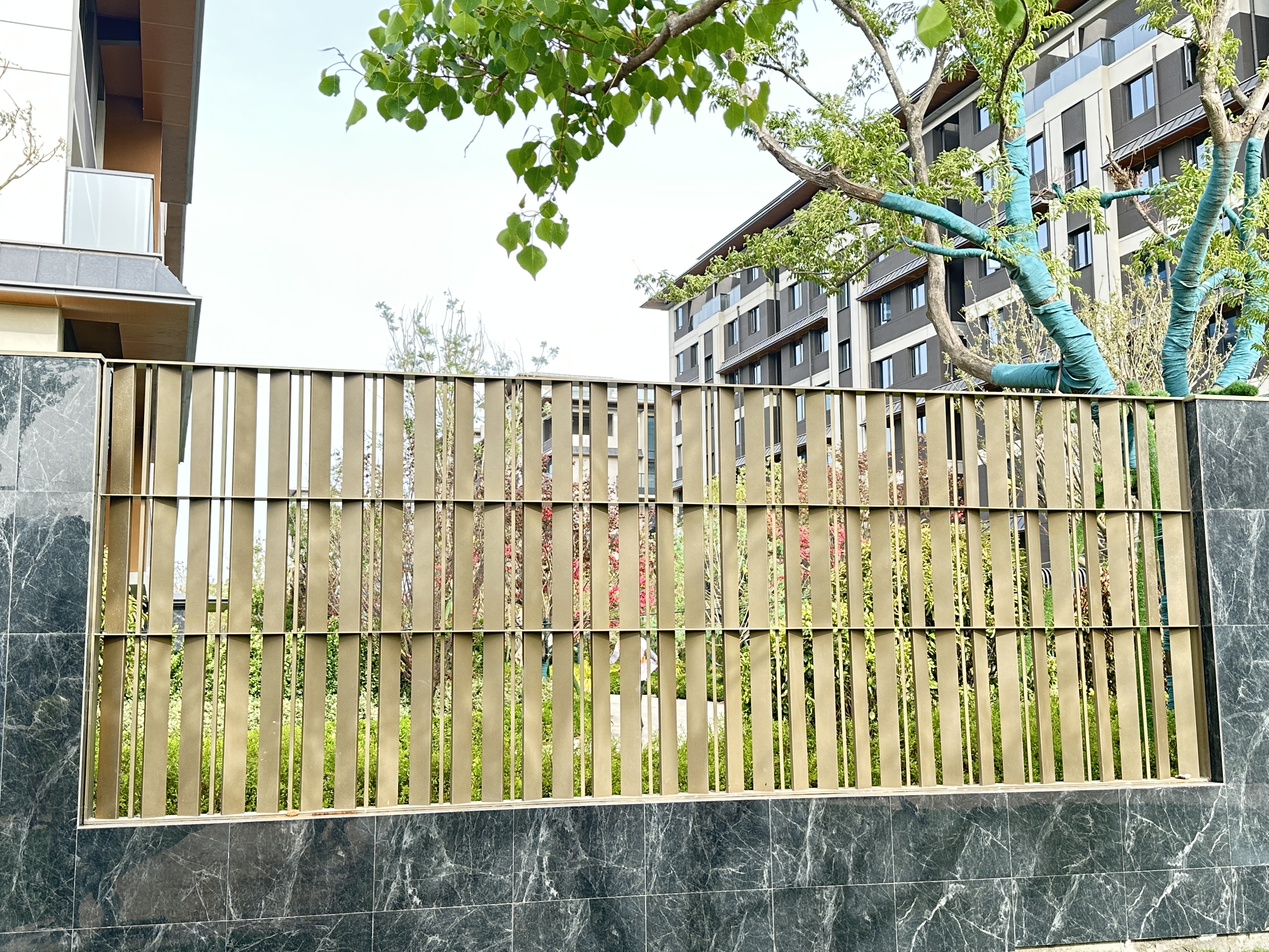 圍墻護欄，小區(qū)護欄，廠區(qū)護欄。